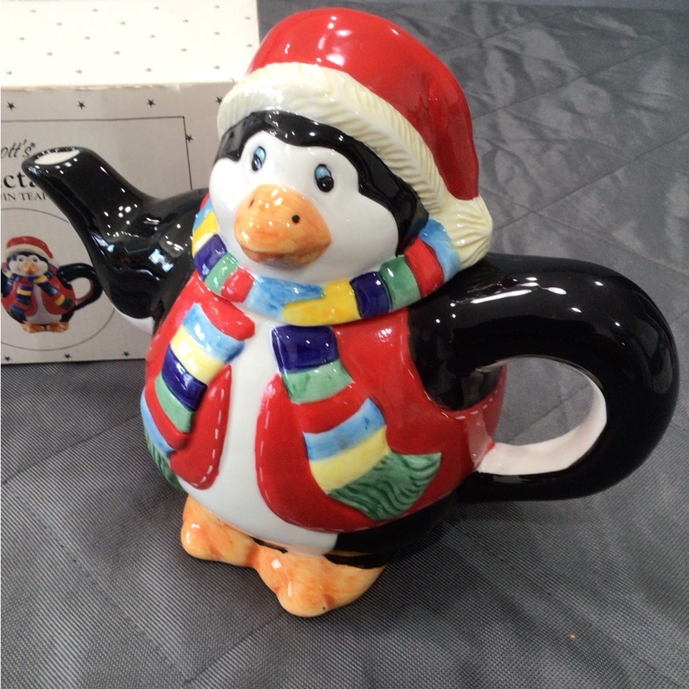 Scott’s Collectables Ceramic Penguin Teapot